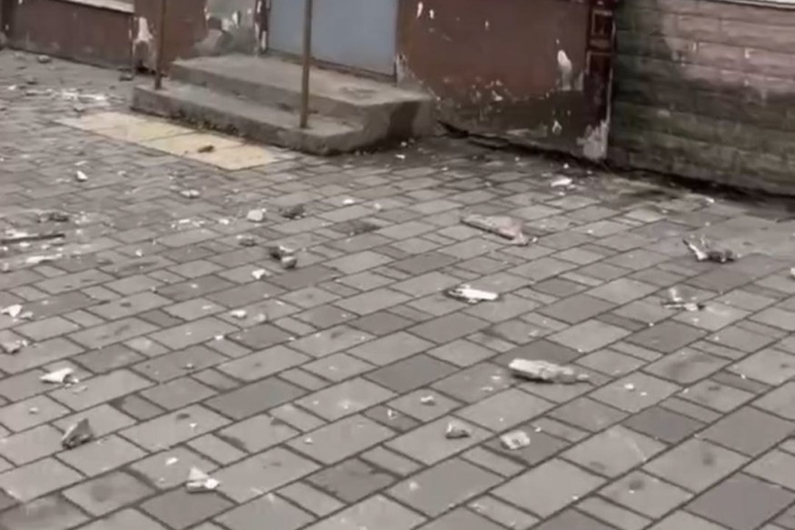 Центр Смоленска начал "саморазборку" на глазах у прохожих